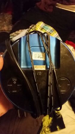 I pod radio with aux outlet