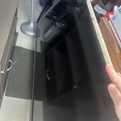 📺 LG 47” Flat-Screen TV – Works Great!