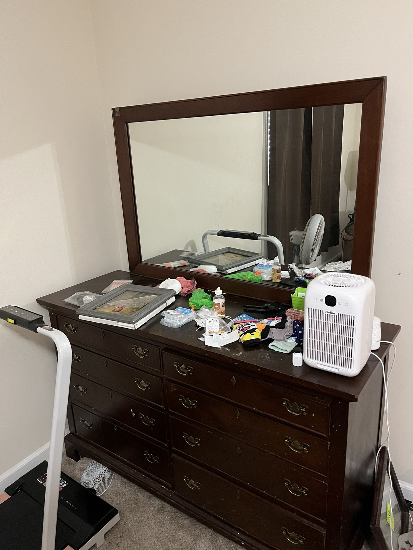 Dresser With Mirror