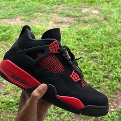 Jordan Retro 4 Red Thunder Size 9 (9.5/10)