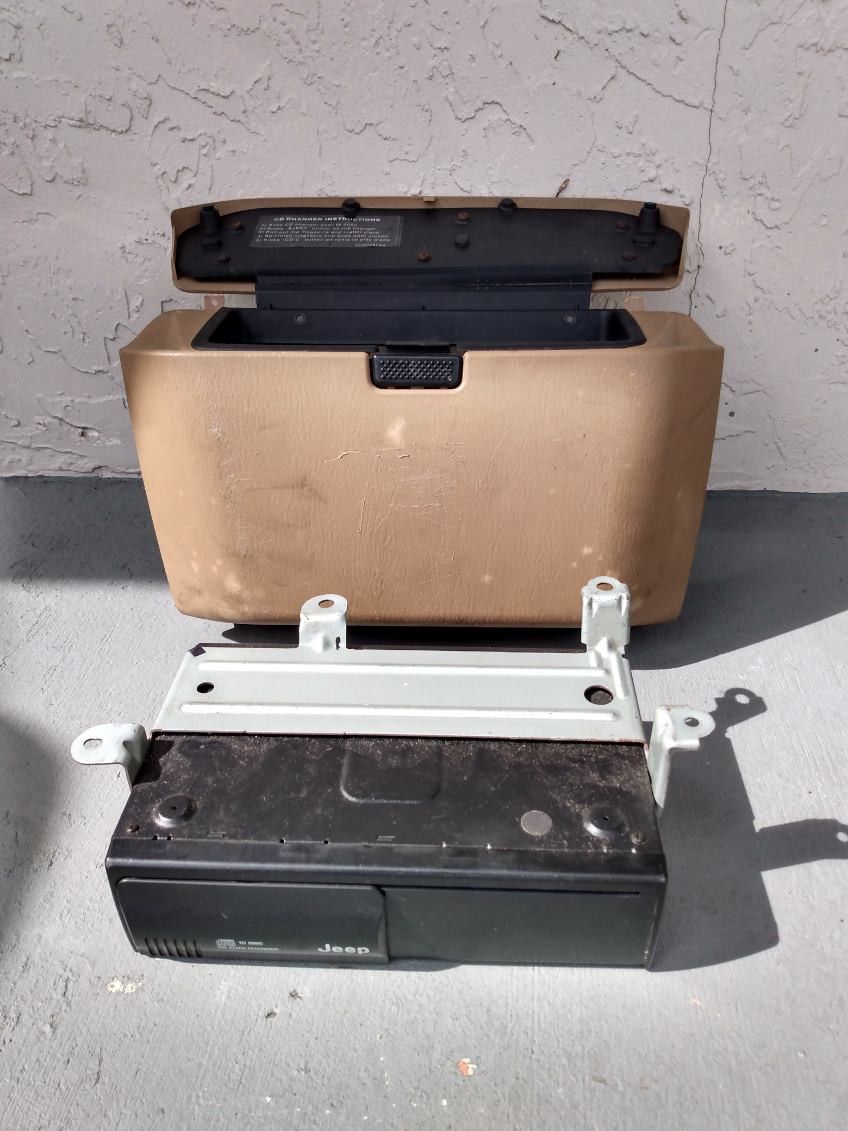 Jeep Cherokee OEM Rear Cargo CD Changer 