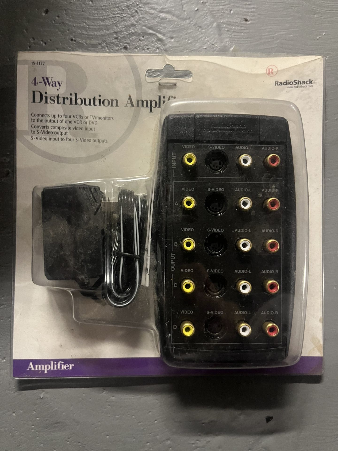 Radio Shack Video Distribution Amplifier Audio-Video Input-Output 15-1172. NOB