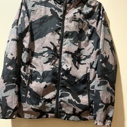 New Balance Camouflage Running Windbreaker.   Can be worn for workout or any occasion New no tags Size S