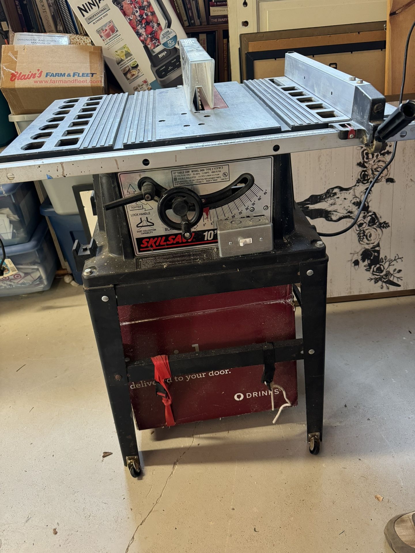 Skilsaw Table With Stand And 2 Blades