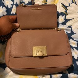 Michael Kors Bag   Great Conditions   80$