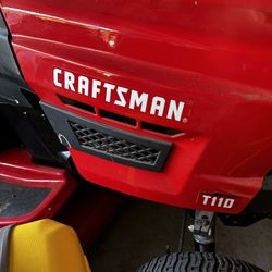 CRAFTSMAN T110 Riding Lawn Mover 