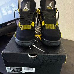 Jordan 4 Thunder