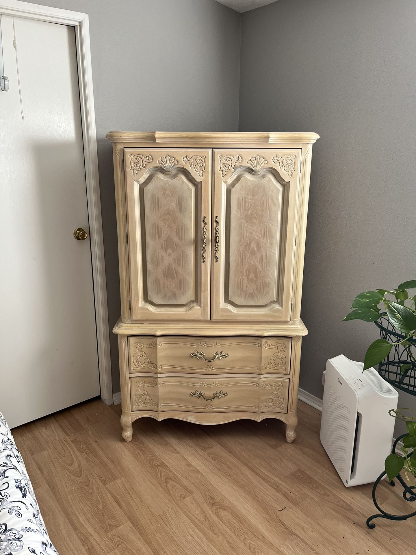 SOLID WOOD DRESSER