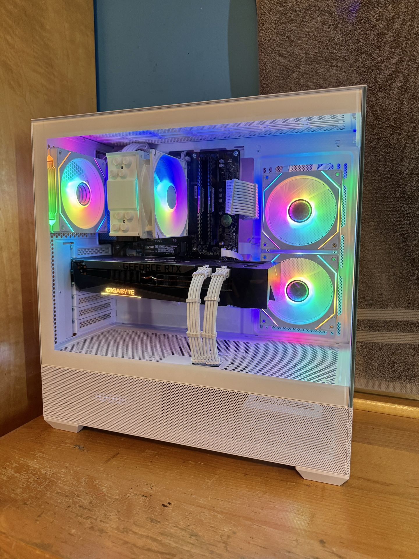 White RGB Gaming PC - Nvidia RTX 3070 Ti, 32GB Ram, 1TB NVMe, Windows 11 Pro