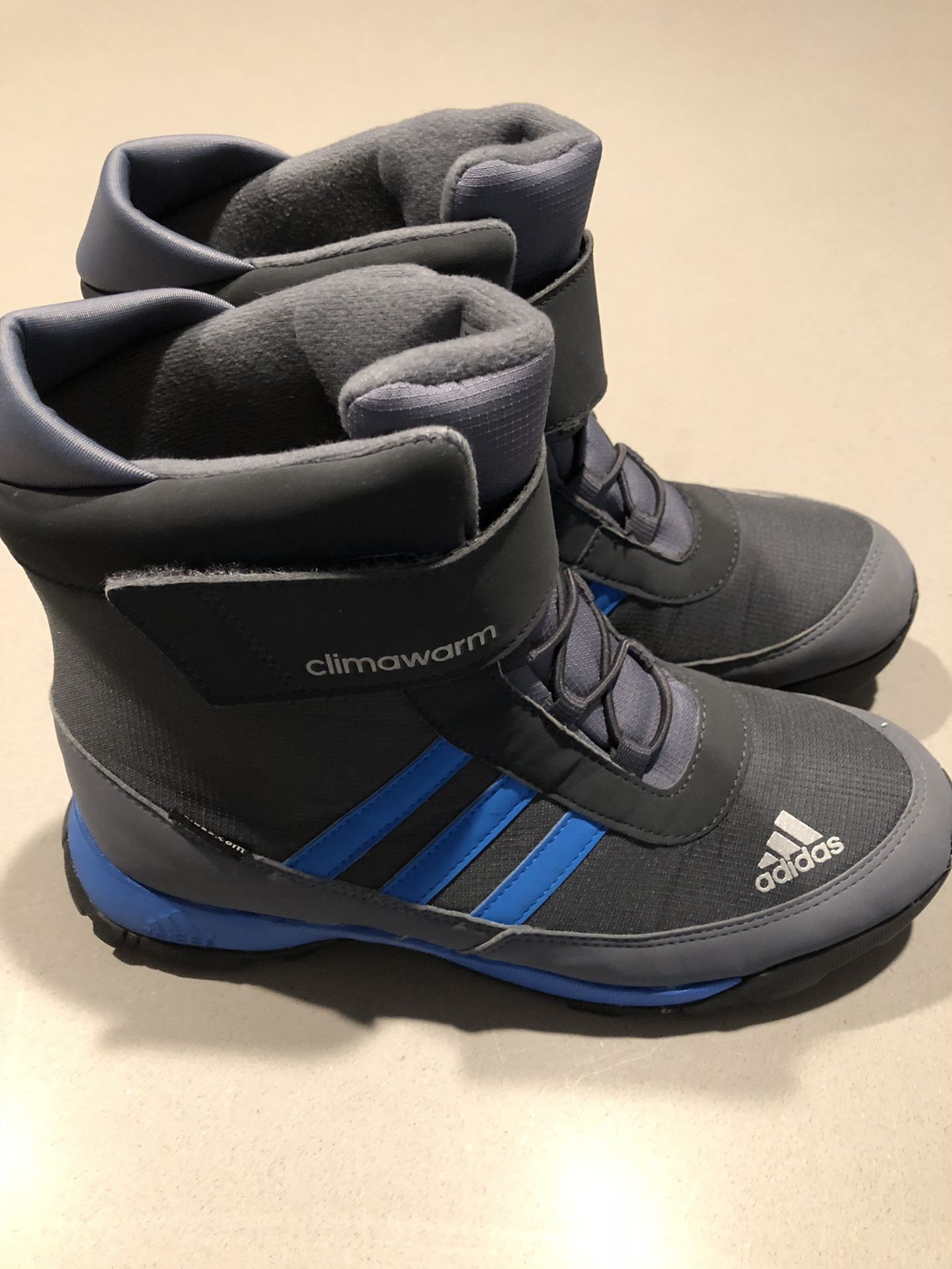 ADIDAS SNOW BOOTS 5 1/2 youth