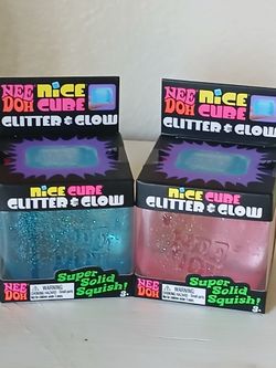 NeeDoh Glitter& Glow Cube🩷💙