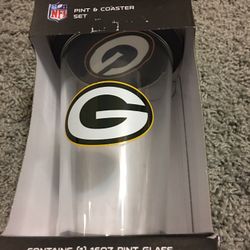 Green Bay Packers Pint Glass With 4 Coasters!