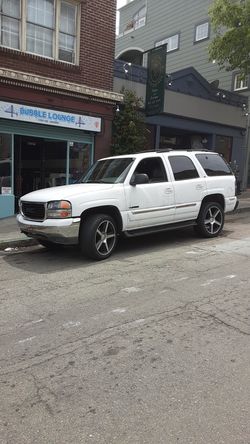86k 6.0 engine running strong 2002 gmc Yukon 22 inch rims