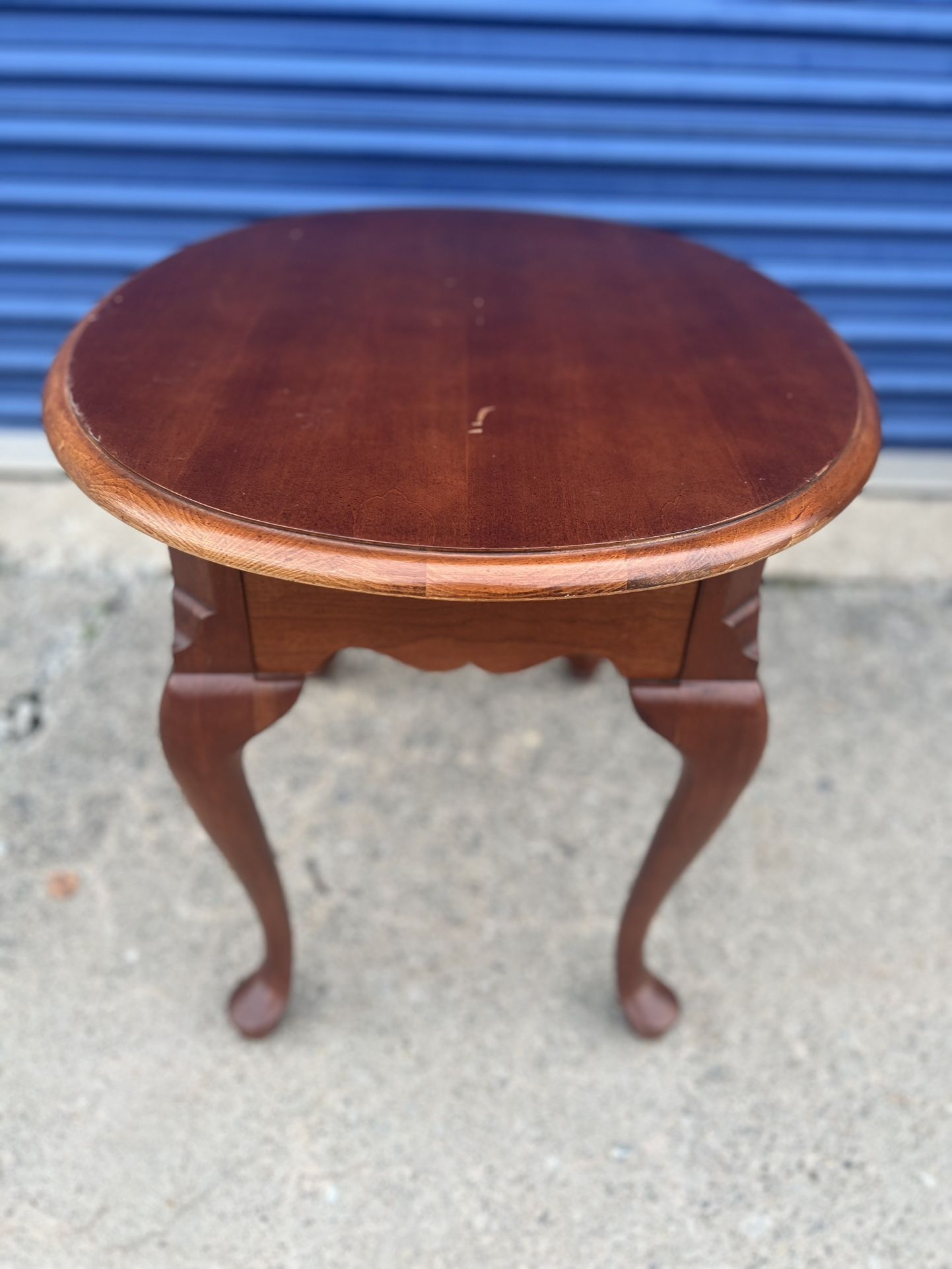 Thomasville round end table 