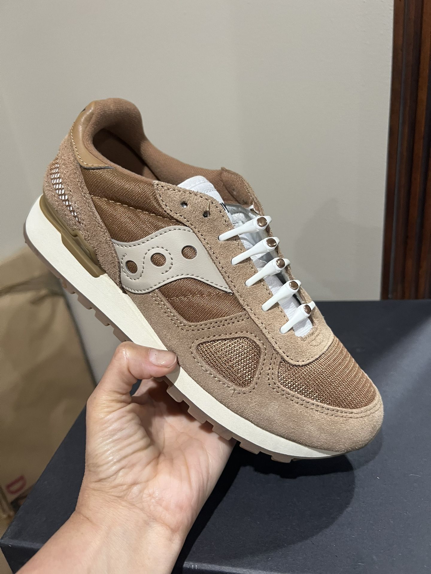 NEW ORIGINAL WOMEN'S SAUCONYS. SIZE 81/2