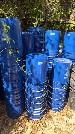ULINE new 5 gallon buckets with covers