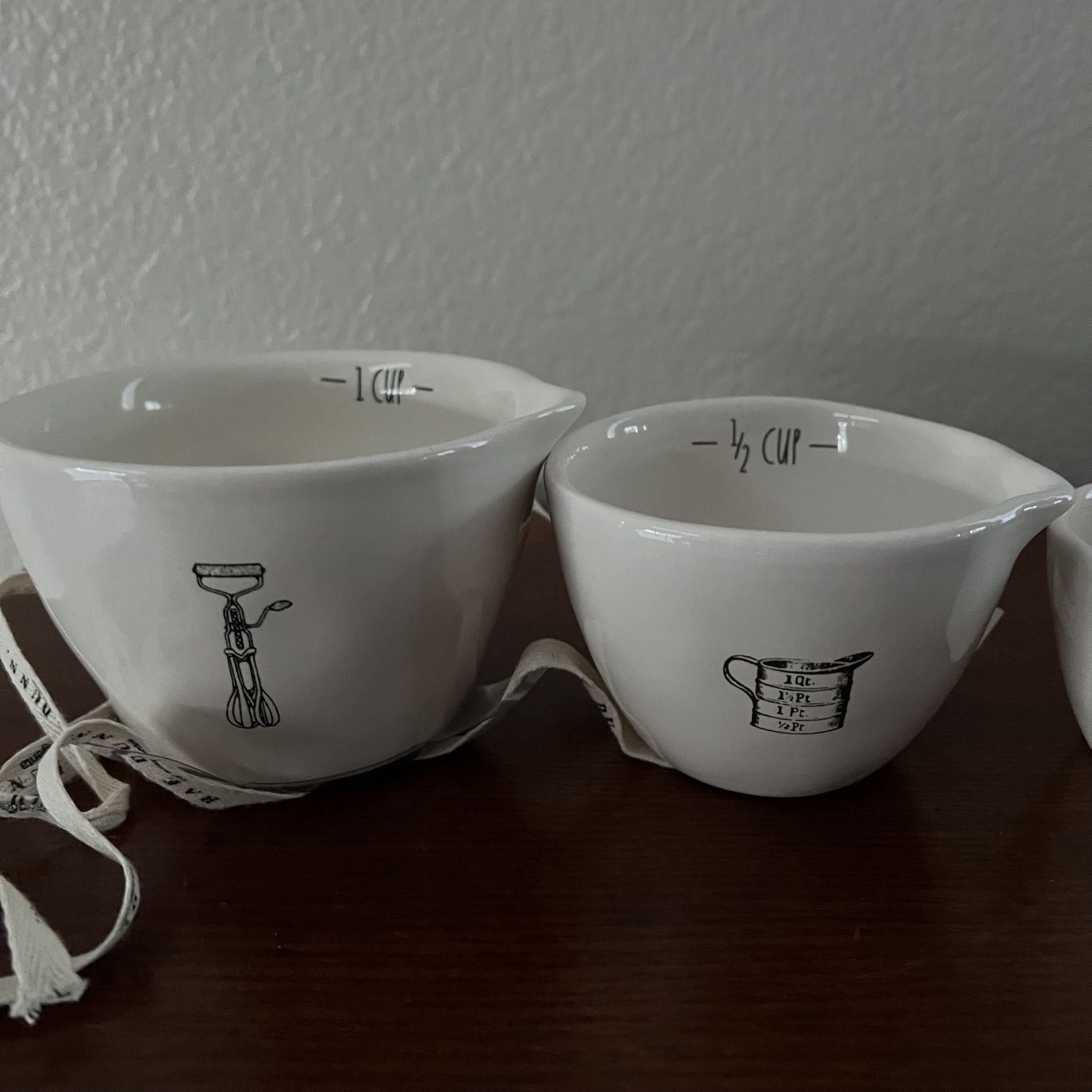 Rae Dunn White ICON Measuring Cup Set, Rae Dunn Icon Collection