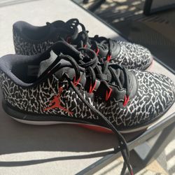 Low top Jordan’s 5.5 Youth Or 7 Women’s 