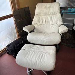 Ekornes Stressless Med/Large Seat White Leather With Ottoman Excellent Condition 