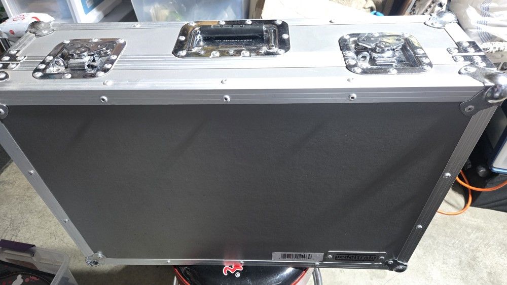 New Pedaltrain Pedal Board And Envil Case