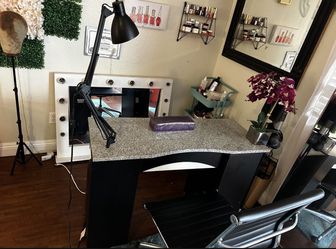 Professional Nail Tech Table 