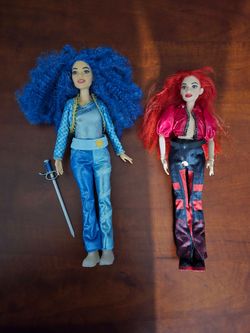 Princess Chloe and Red descendants dolls