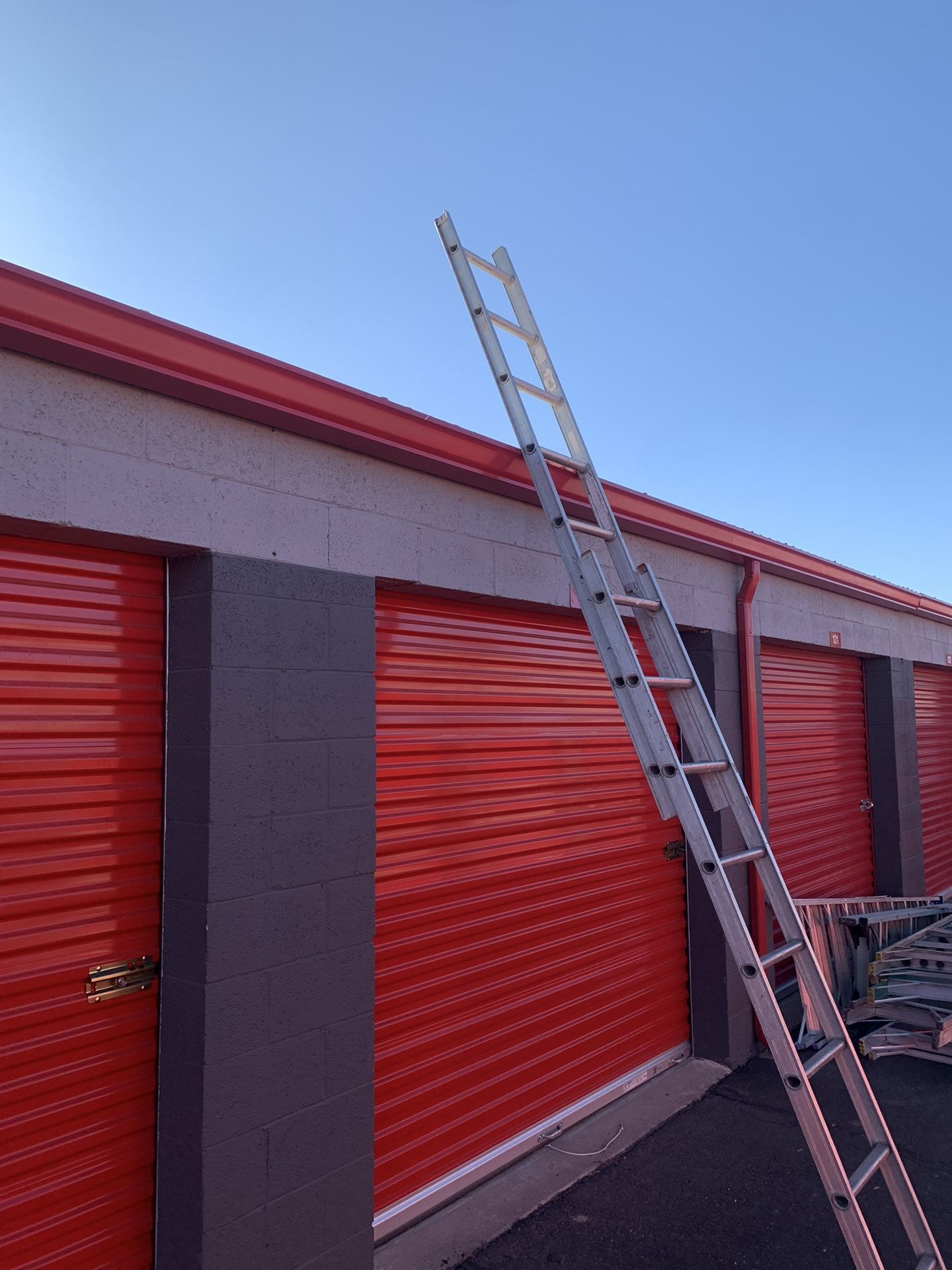 Lite Weight Extension Ladder