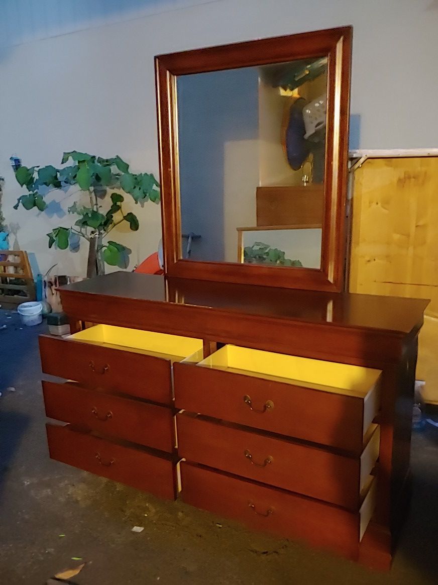 Dresser