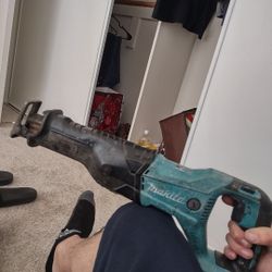 Makita SawZaw & Battery 