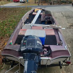 Fishermans Dream 1986 hull engine is bigger 125cc and newer than stock 2000's? Dynatrack 166  with Evinrude 125cc 2stroke Outboard Ebbtide