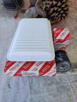 NIB Toyota Air Filter & Oil Filter