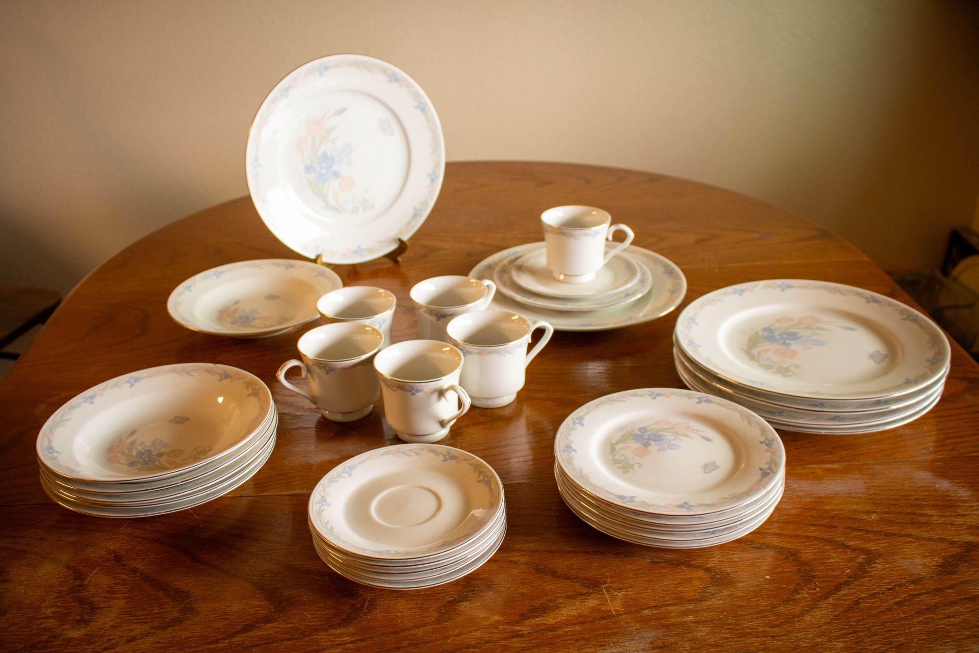 '87 Wyndhams 'French Flower' Vintage Fine China Set