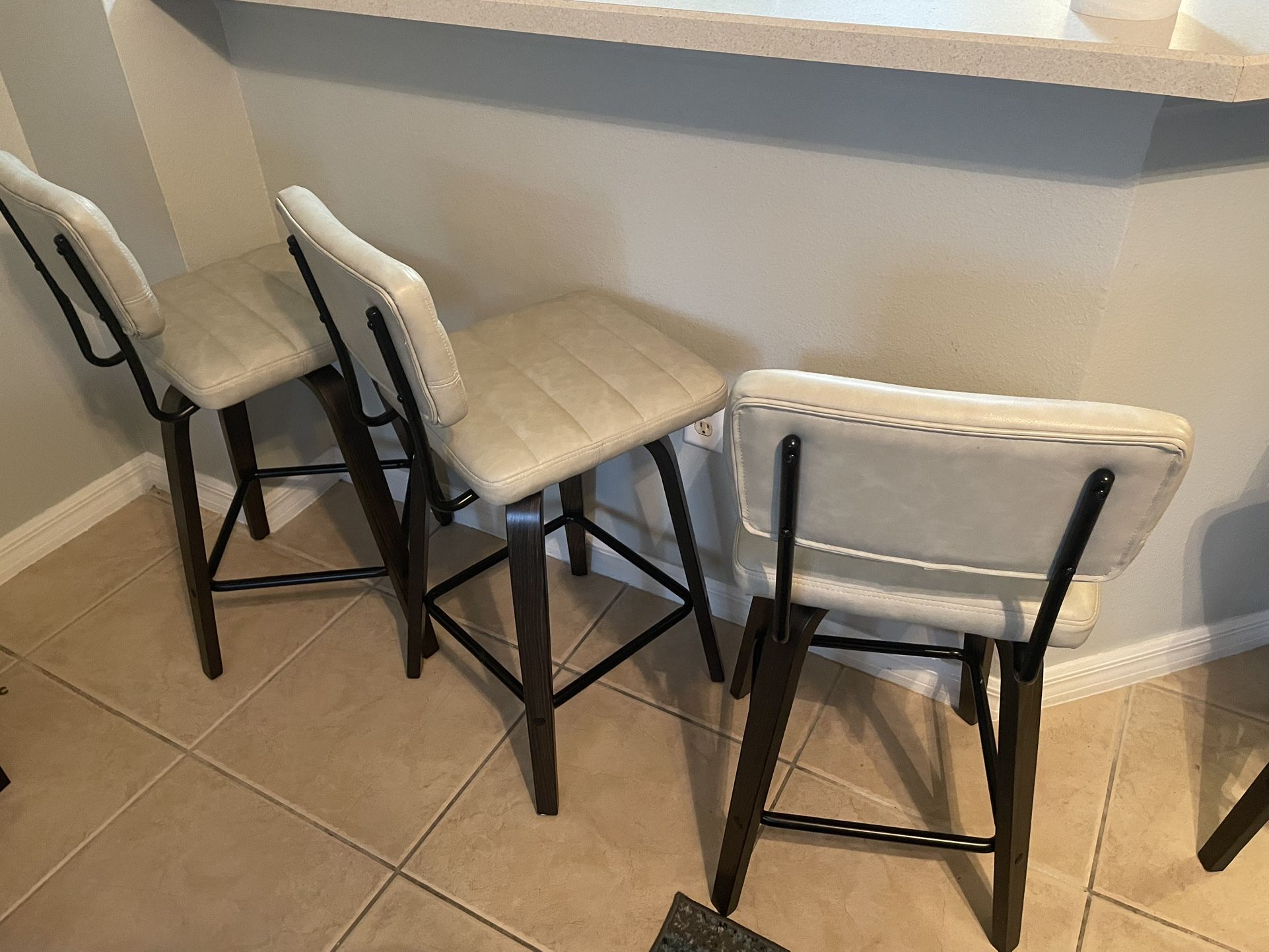 Bexley 4 Bar Stools