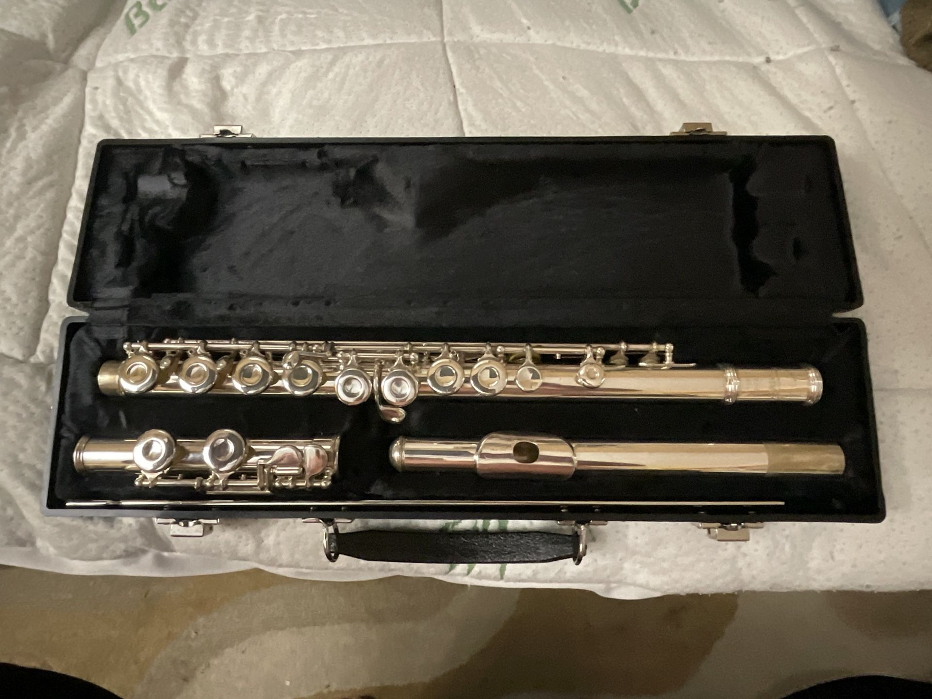 Brand New Condition Armstrong 104 Student Flute Only Used A Couple Of Times Like I Said Brand New Condition