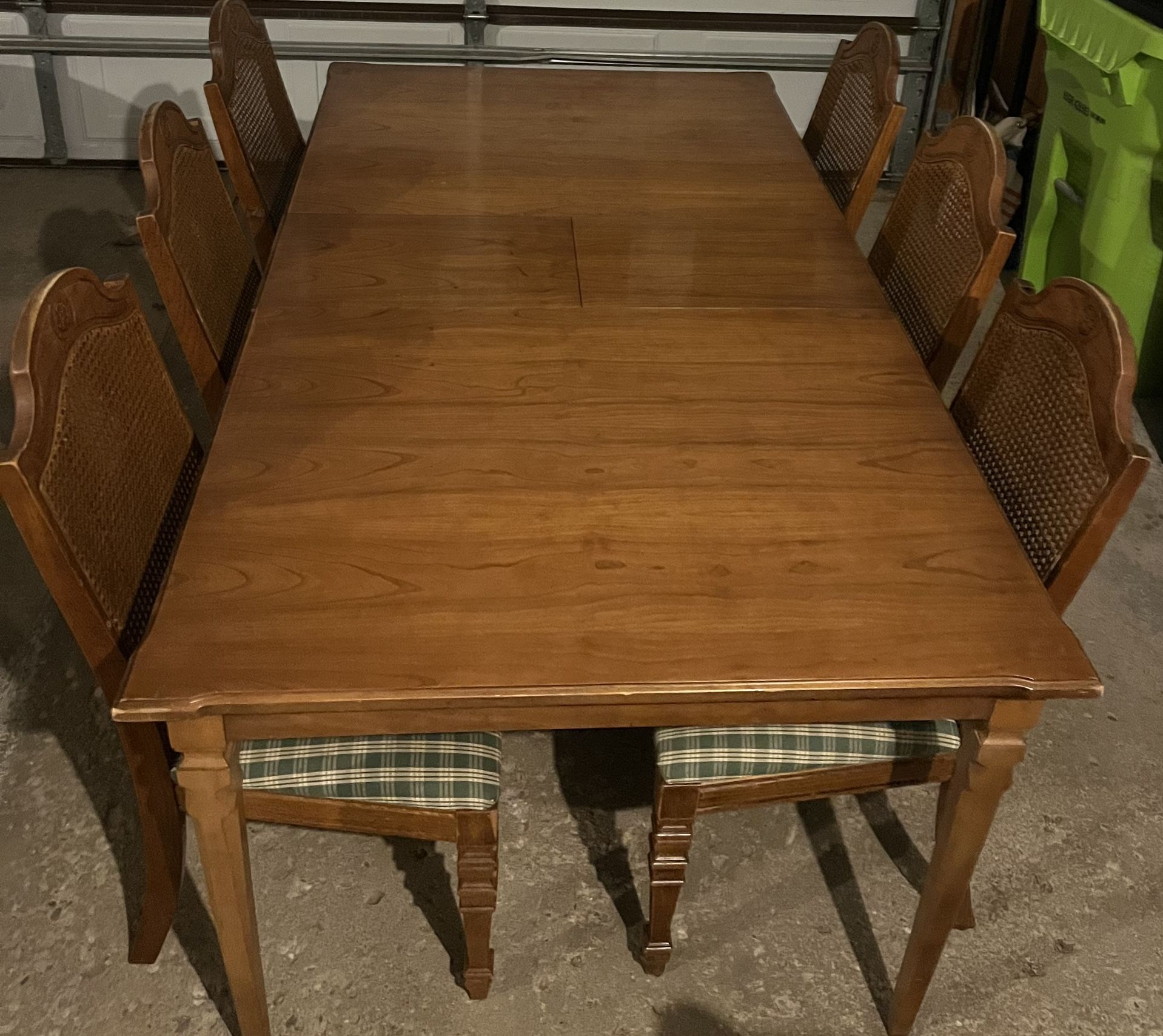 Kitchen Table & 6 Chairs 