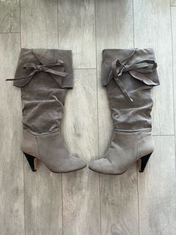 Y-Not Gray slouch heeled boots with bows