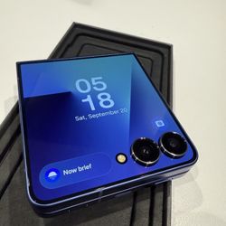 Samsung Galaxy Flip 7 (Unlocked) 