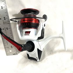 Brand New High-End Abu Garcia (MAX) medium action, spinner fishing reel