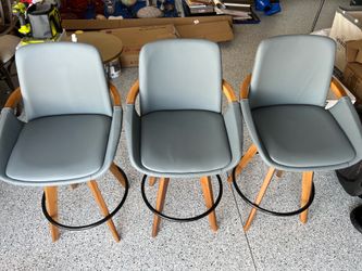3 Bar Stools
