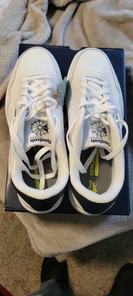 Men's Reebok Club Memt White/Navy Shoes Brand New Never Worn
