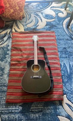 Yamaha F335 Acoustic Guitar