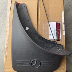 98-2003 Mercedes ML320 Rear Mudguard