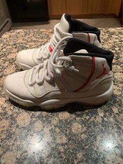 Air Jordan 11 Retro Tint Size 6 Youth for Sale in Hawthorne NJ