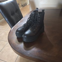 Black Boots 