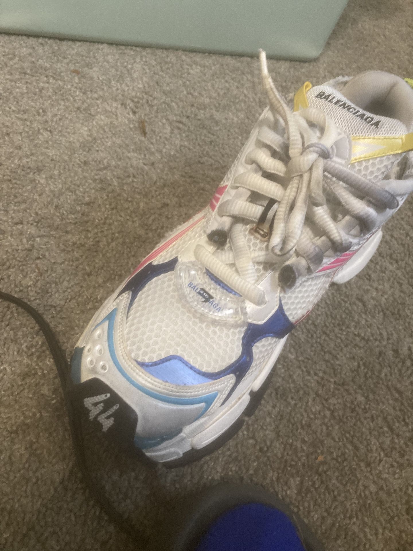 Only 1 Shoe