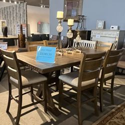 Table and 6 Barstools