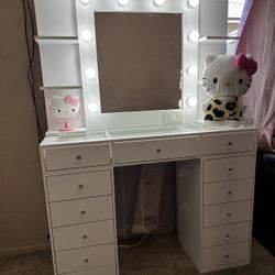 Makeup Vanity With Mirror 