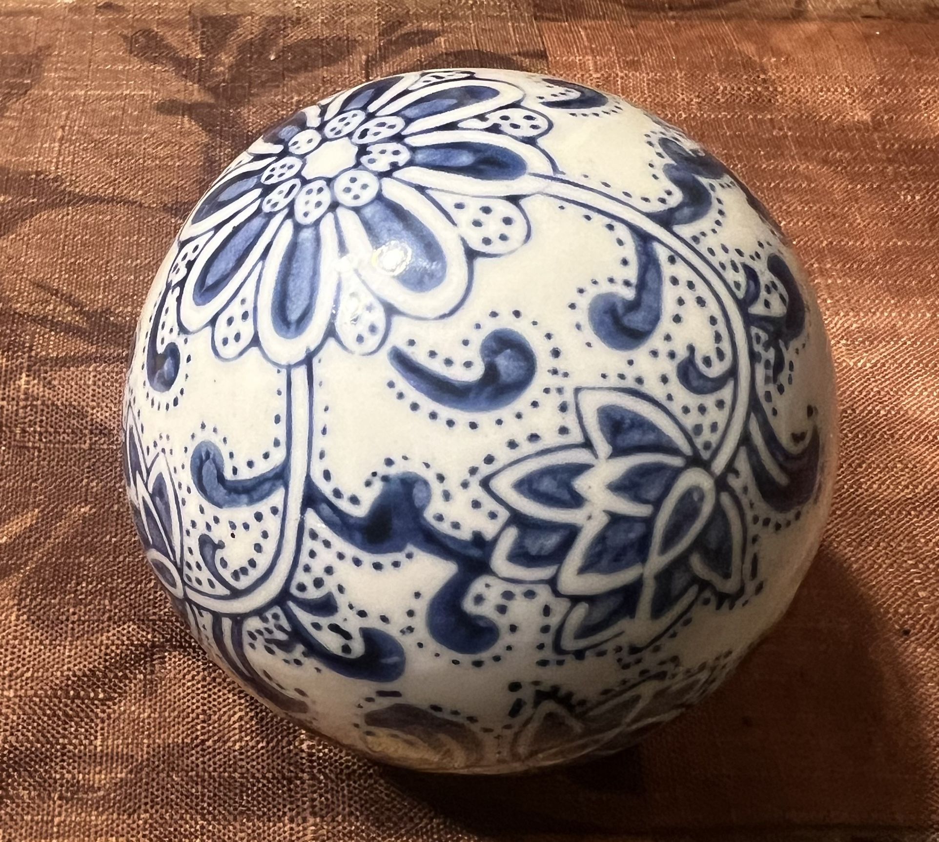 Chinoiserie Ceramic Cobalt Blue White Carpet Ball