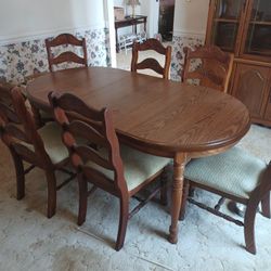 Excellent Condition Dinette Set With Six Chairs And China Hutch
