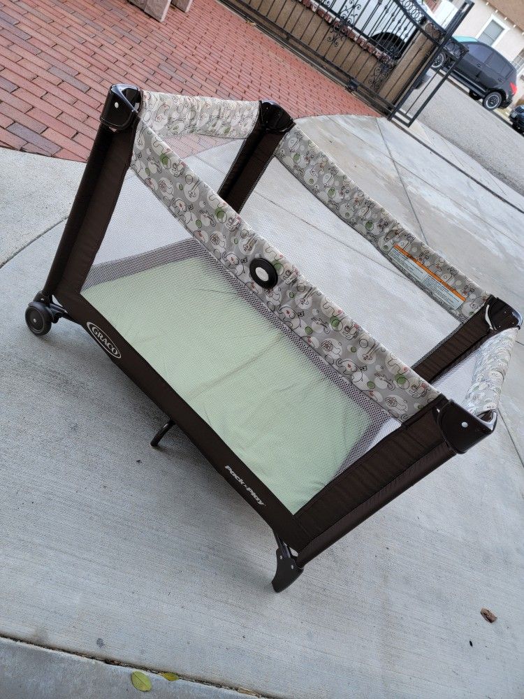 Kids PlayPen / Bed